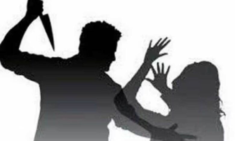 शादी के लिए मना करने पर युवक ने युवती के गले पर धारदार चाकू से किया हमला