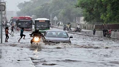 लगातार बारिश से राजधानी की सड़कें बनीं तालाब, निरीक्षण करने पहुंचे मुख्यमंत्री धामी