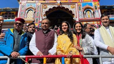 उद्योगपति मुकेश अंबानी पहुंचे बद्रीनाथ धाम