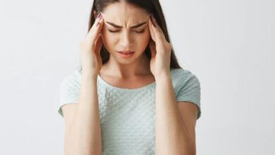 हल्के में ना लें सिरदर्द, हो सकती हैं ये गंभीर बीमारियां, जानें राहत पाने के उपाय