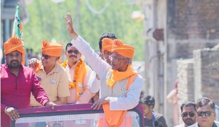 भाजपा प्रत्याशी त्रिवेंद्र सिंह रावत ने पिरान कलियर के लगभग एक दर्जन गांवों में किया रोड शो भाजपा प्रत्याशी त्रिवेंद्र सिंह रावत ने पिरान कलियर के लगभग एक दर्जन गांवों में किया रोड शो