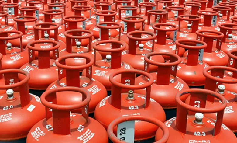 सस्ता हुआ LPG सिलेंडर, हवाई ईंधन के दाम बढ़े, देशभर में नई कीमतें आज से लागू