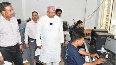 महाराज ने किया यात्रा रजिस्ट्रेशन ट्रांजिट कैंप का औचक निरीक्षण