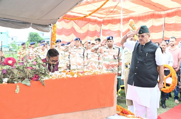 मंत्री गणेश जोशी ने आईटीबीपी निरीक्षक शहीद चंद्र मोहन सिंह नेगी को पुष्पचक्र अर्पित कर दी श्रद्धांजलि