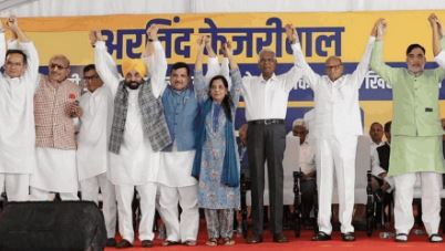 इंडिया गठबंधन की जंतर मंतर पर महारैली, बड़ी संख्या में पहुंचे आप पार्टी के बडे़ नेता व कार्यकर्ता इंडिया गठबंधन की जंतर मंतर पर महारैली, बड़ी संख्या में पहुंचे आप पार्टी के बडे़ नेता व कार्यकर्ता