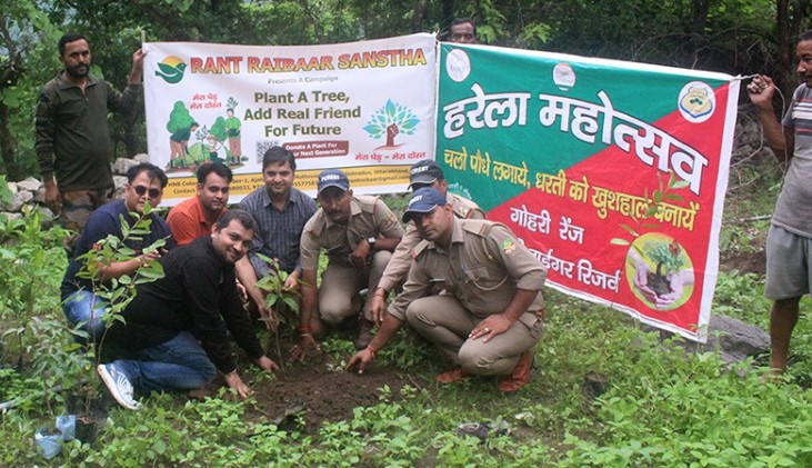 हरेला अभियान के तहत रंत रैबार संस्था ने यमकेश्वर बिजनी में किया वृक्षारोपण