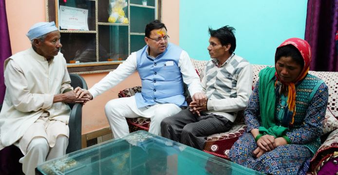 केदार आपदा में लापता हिमांशु नेगी के घर पहुंचे सीएम धामी केदार आपदा में लापता हिमांशु नेगी के घर पहुंचे सीएम धामी