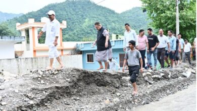 कैबिनेट मंत्री गणेश जोशी ने सेरकी मालदेवता में अतिवृष्टि के कारण हुए नुकसान का किया स्थलीय निरीक्षण