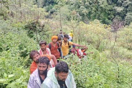 केदारनाथ पैदल रूट बाधित, बचाव अभियान में जुटी एसडीआरएफ