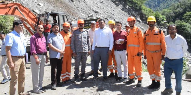 प्रभारी सचिव ने केदार घाटी में क्षतिग्रस्त मोटर मार्गों का किया निरीक्षण प्रभारी सचिव ने केदार घाटी में क्षतिग्रस्त मोटर मार्गों का किया निरीक्षण