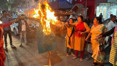 सैलून का काम करने वाले मुस्लिम युवक ने नाबालिग से की छेड़छाड़, आक्रोशित जनता ने किया सीएम का पुतला दहन 