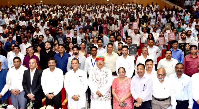 नवनियुक्त 1094 कनिष्ठ अभियन्ताओं को मिले नियुक्ति पत्र नवनियुक्त 1094 कनिष्ठ अभियन्ताओं को मिले नियुक्ति पत्र