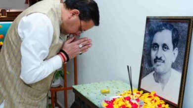 पंडित दीनदयाल उपाध्याय जयंती पर सीएम धामी ने किया नमन, प्रतिमा पर अर्पित की श्रद्धांजलि
