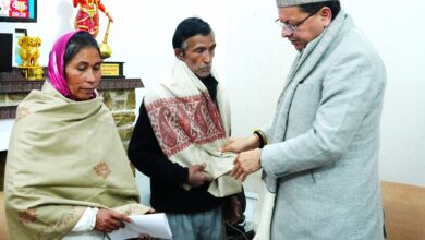 मुख्यमंत्री श्री पुष्कर सिंह धामी से आज मुख्यमंत्री आवास में स्वर्गीय अंकिता भंडारी के पिता श्री वीरेंद्र सिंह भंडारी व माता श्रीमती सोनी देवी ने भेंट की।