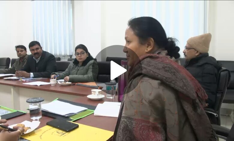 उत्तराखंड के सरकारी स्कूलों में इस बार कक्षा 3 और 6 के पाठ्यक्रमों में बदलाव किया जाएगा। उत्तराखंड के सरकारी स्कूलों में इस बार कक्षा 3 और 6 के पाठ्यक्रमों में बदलाव किया जाएगा।