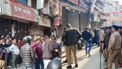 देहरादून: भरे बाजार में युवती की हत्या से मची सनसनी, धारदार हथियार से काटी गर्दन,पुलिस सख्ती दिखाती तो नहीं होती वारदात! देहरादून: भरे बाजार में युवती की हत्या से मची सनसनी, धारदार हथियार से काटी गर्दन,पुलिस सख्ती दिखाती तो नहीं होती वारदात!