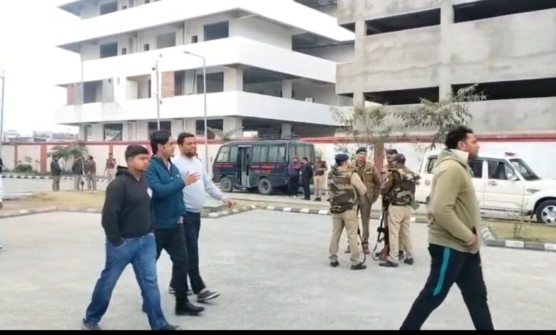 जिला न्यायालय देहरादून को एक बार फिर से बम से उड़ाने की धमकी भरा मेल प्राप्त हुआ है जिला न्यायालय देहरादून को एक बार फिर से बम से उड़ाने की धमकी भरा मेल प्राप्त हुआ है