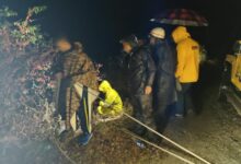 देहरादून, मसूरी क्षेत्रान्तर्गत हाथीपांव के पास एक वाहन दुर्घटनाग्रस्त, एसडीआरएफ, उत्तराखंड ने किया 02 का रेस्क्यू